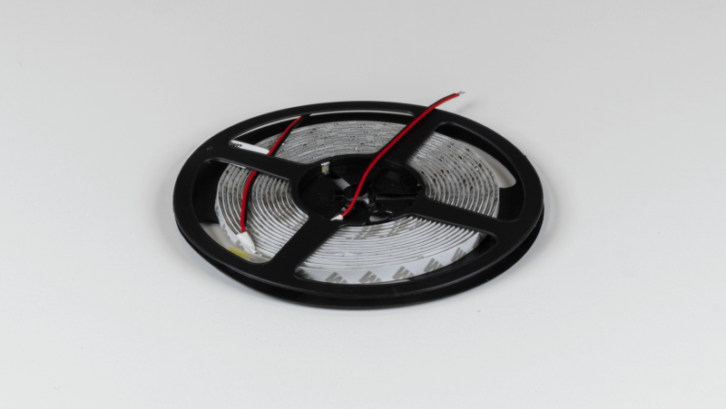 SWG Standard Светодиодная лента 2835, 120 LED/м, 9,6 Вт/м, 24В , IP65, 3M, Цвет: Холодный белый, SWG2120-24-9.6-W-65-M